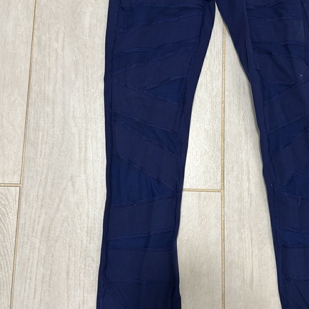 Lululemon 2 navy high times mesh. Worn 2x 28” - Picture 2 of 6